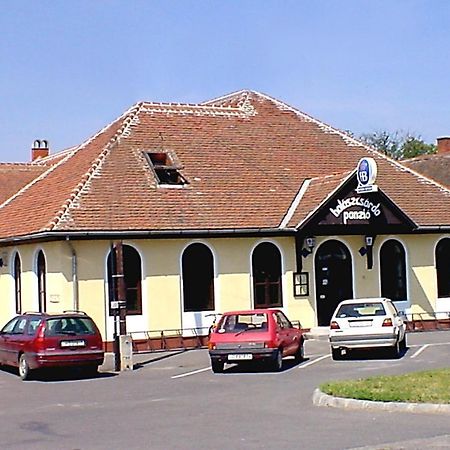 Отель Halaszcsarda-Panzio Кёрменд Экстерьер фото