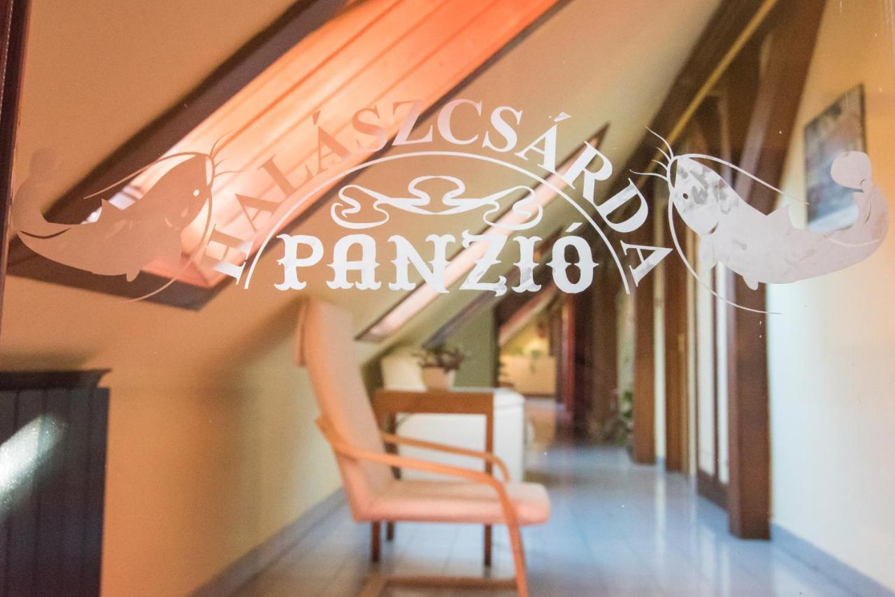 Отель Halaszcsarda-Panzio Кёрменд Экстерьер фото